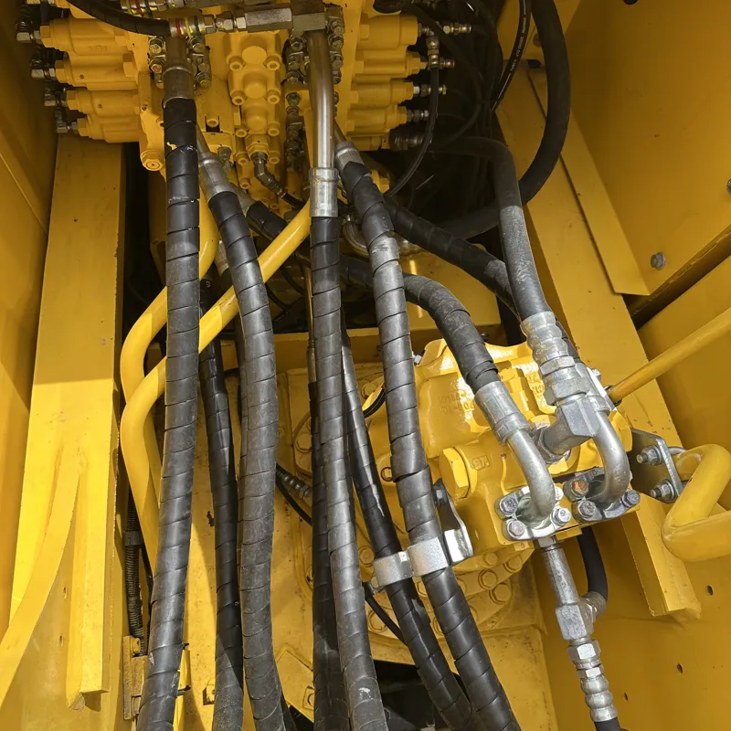 二手小松240-8挖掘机