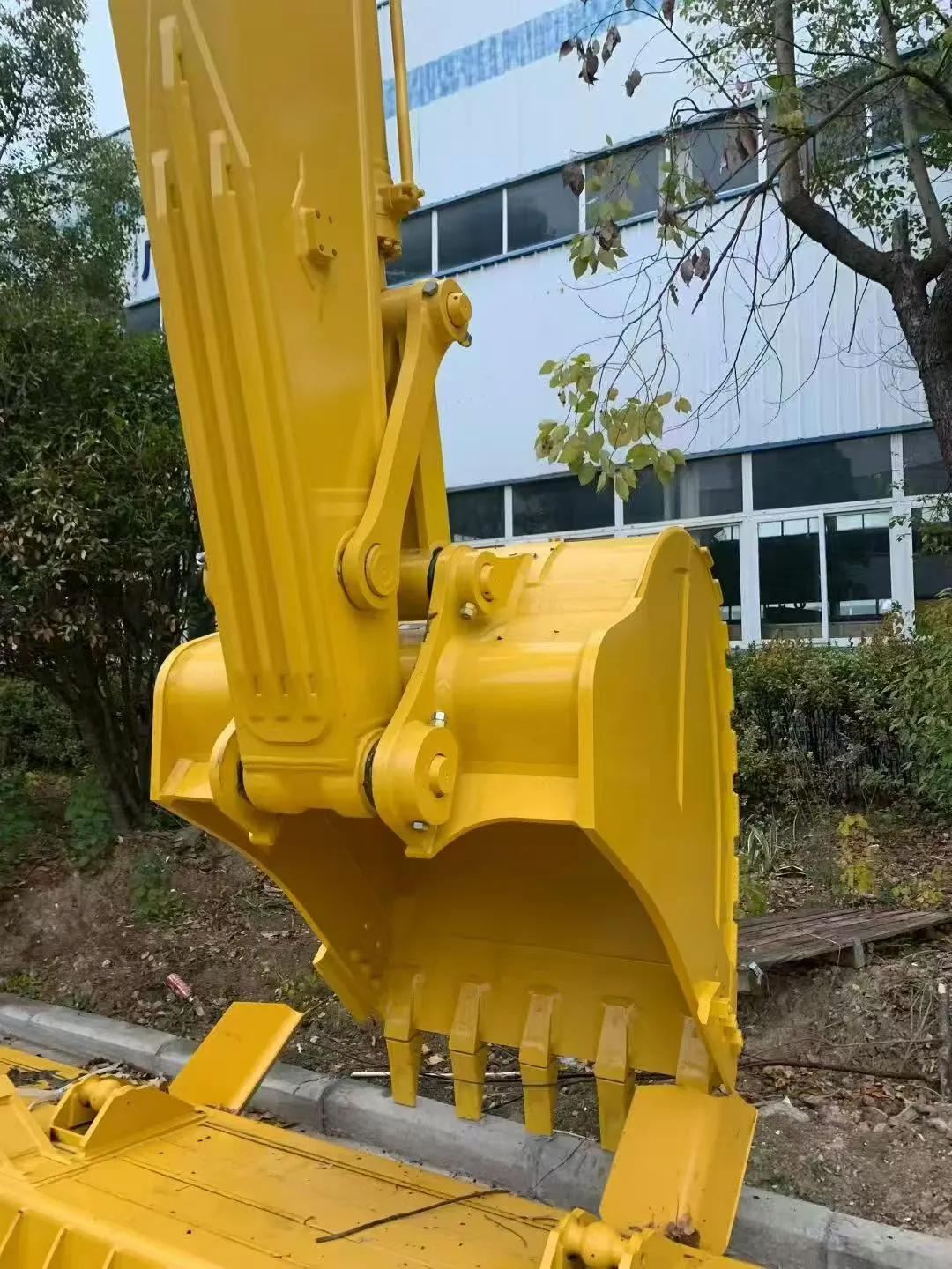 二手小松225全新机挖掘机