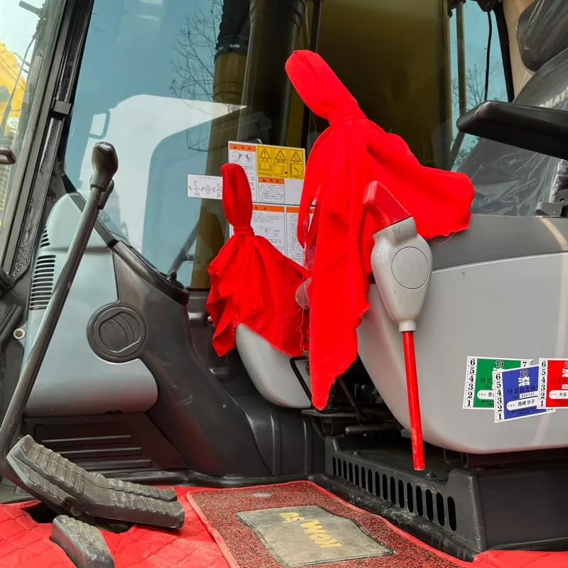 二手小松220-8挖掘机