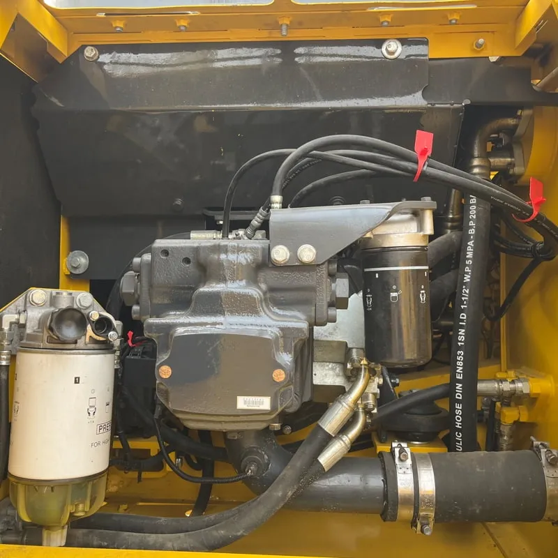 二手小松220-8挖掘机