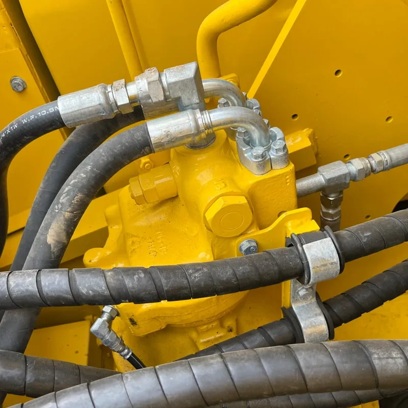 二手小松220-8挖掘机