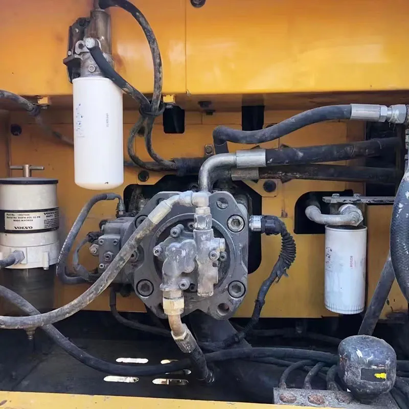 二手沃尔沃250挖掘机